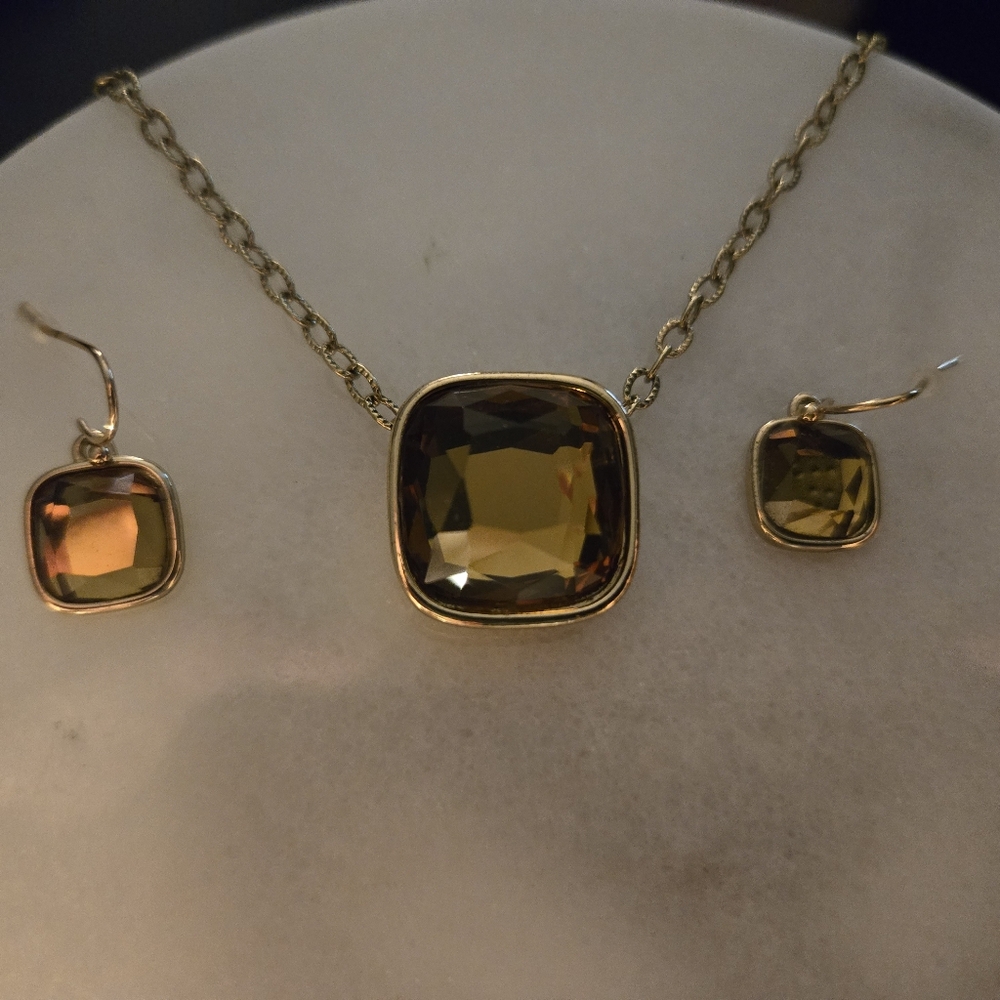 NRQ Necklace and Earrings Set